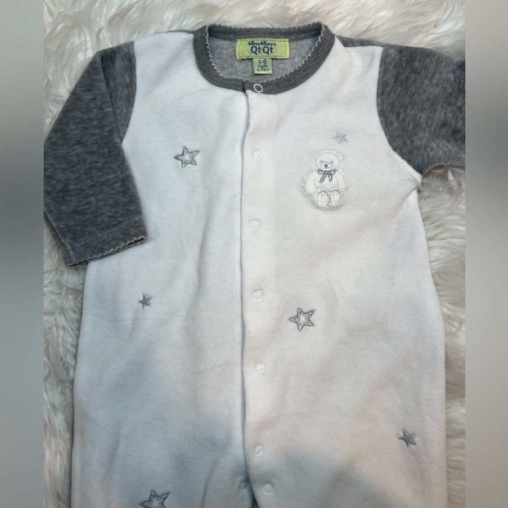 Kissy Kissy 🍼 Baby Gray and White Footie with Stars 3-6 months